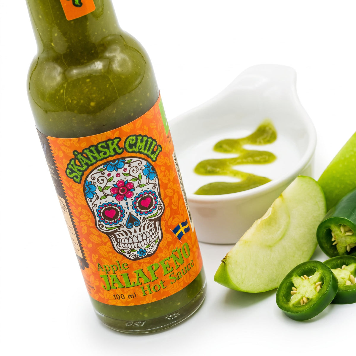 Skånsk Chili Apple Jalapeno Habanero Hotsauce, Nahaufnahme mit Sauce, Apfel und Jalapeno