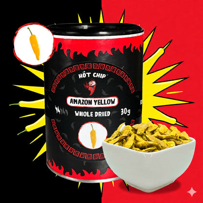 Hot Chip Amazon Yellow Dose neben einer Schale mit getrockneten gelben Chilis vor rot-schwarzem Hintergrund