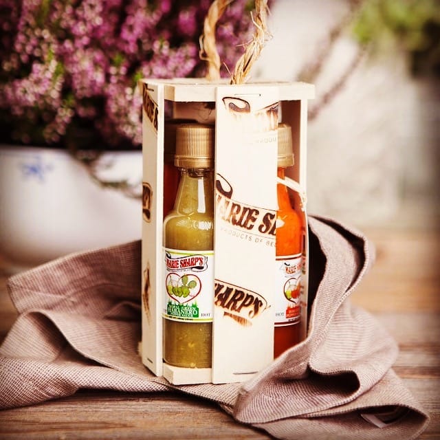 Marie Sharp's Four Little Geschenkset im Holzrahmen auf einem Leinentuch