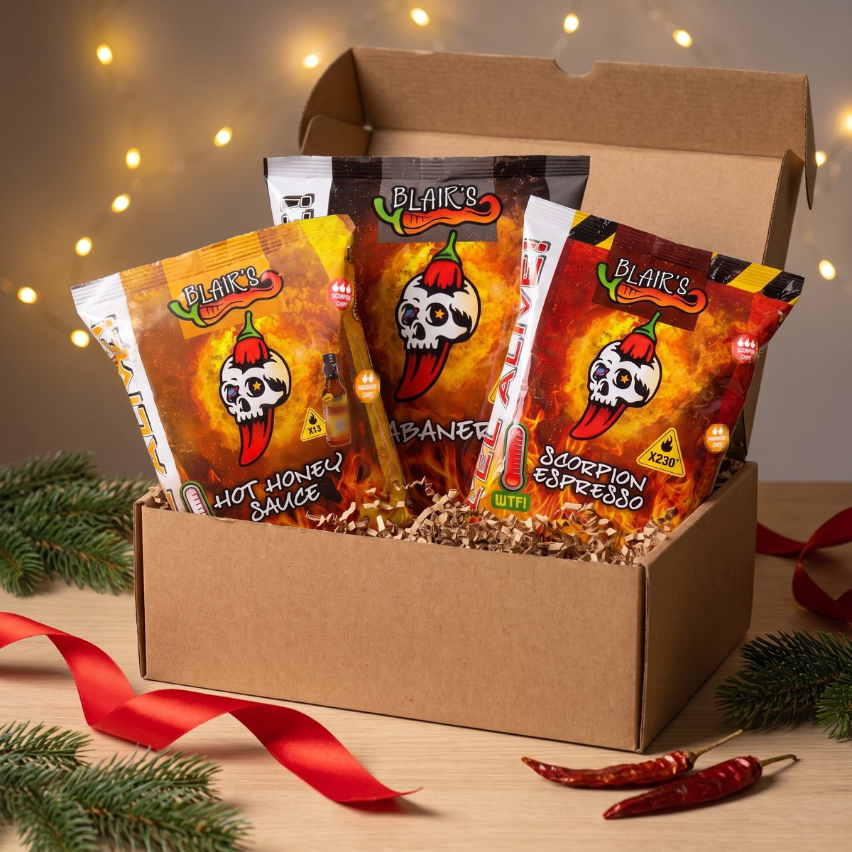 Blair's Chips 3er Set in einer Geschenkbox mit Tannenzweigen und roter Schleife